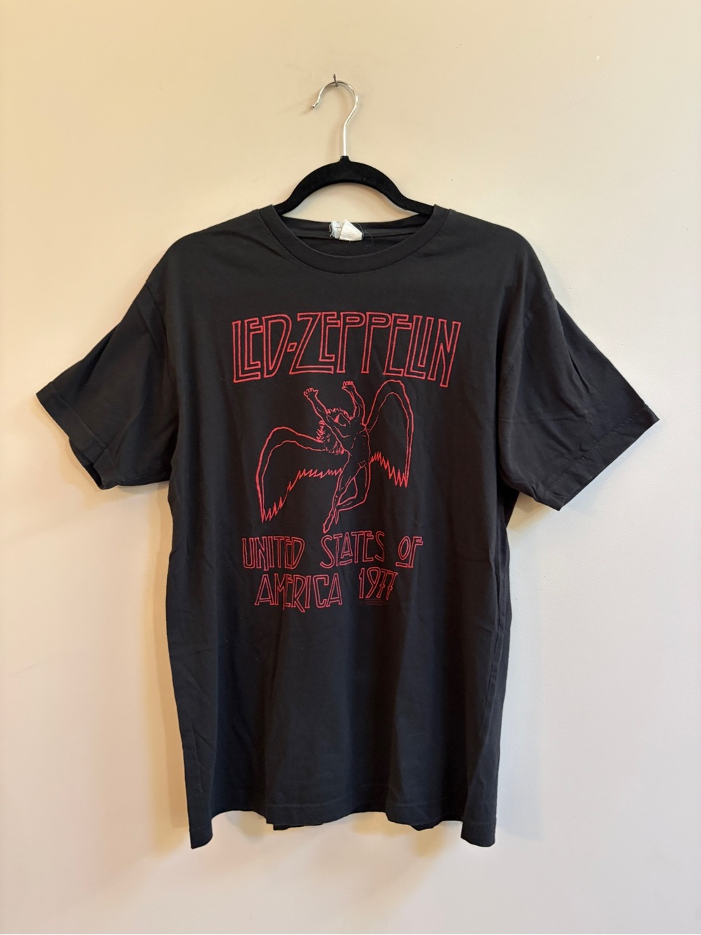 2006 Led Zeppelin United States of America 1977 Black Red Band Tee Graphic Shirt